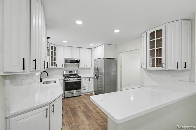 8968 Beatrice Street, Livonia, MI 48150