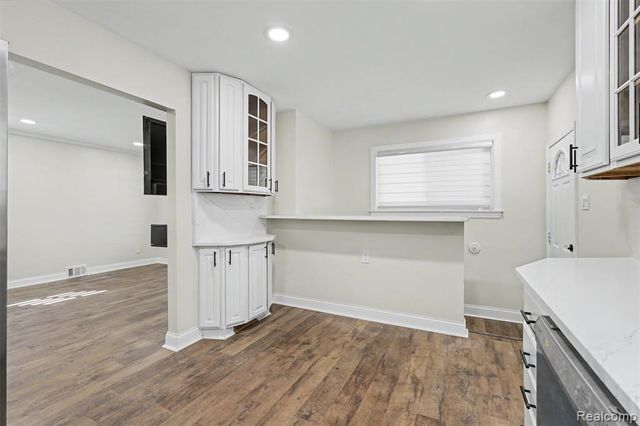 8968 Beatrice Street, Livonia, MI 48150