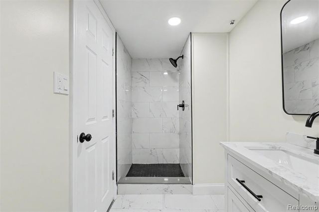 8968 Beatrice Street, Livonia, MI 48150