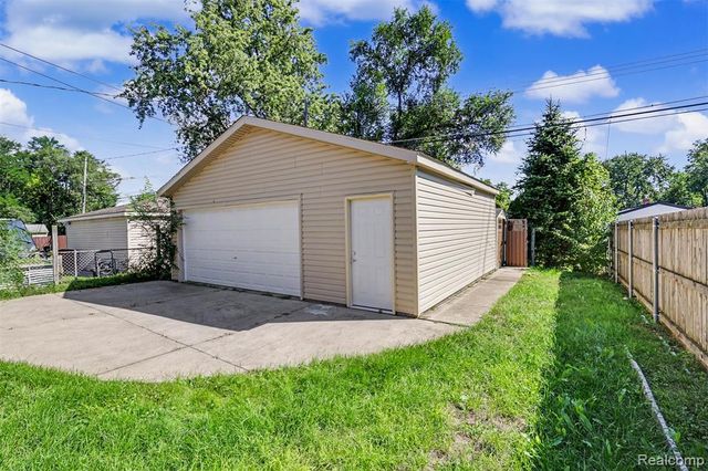 8968 Beatrice Street, Livonia, MI 48150
