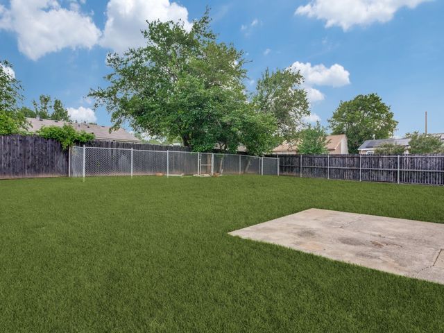 6900 Sandstone Court, Fort Worth, TX 76120