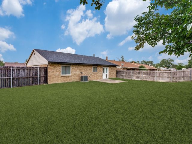 6900 Sandstone Court, Fort Worth, TX 76120