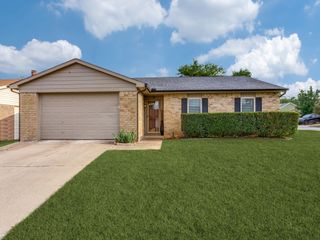 6900 Sandstone Court, Fort Worth, TX 76120