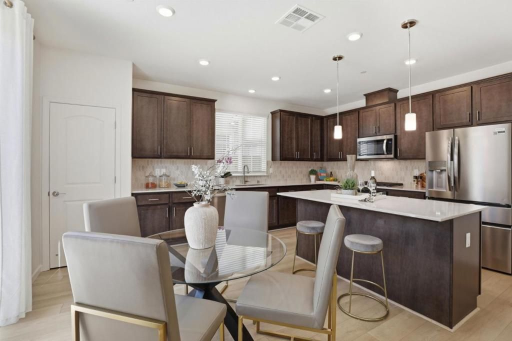 Image 14 of property listing at 1619 Santiago Court, Gilroy, CA 95020