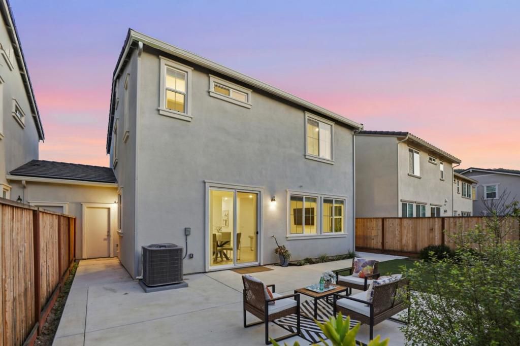 Image 2 of property listing at 1619 Santiago Court, Gilroy, CA 95020