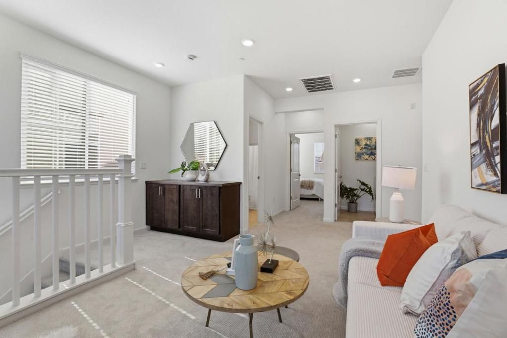 Image 3 of property listing at 1619 Santiago Court, Gilroy, CA 95020