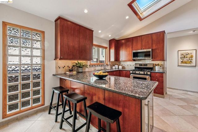 105 105 Arlington Ave, Kensington, CA 94707