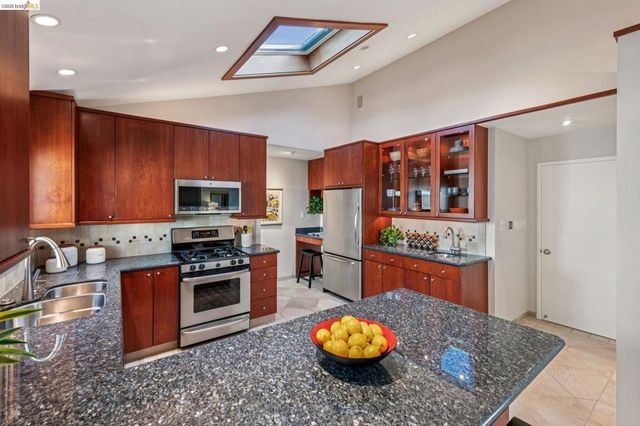 105 105 Arlington Ave, Kensington, CA 94707