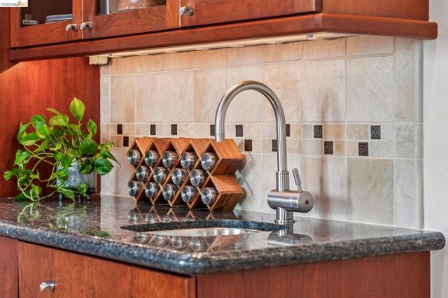 105 105 Arlington Ave, Kensington, CA 94707