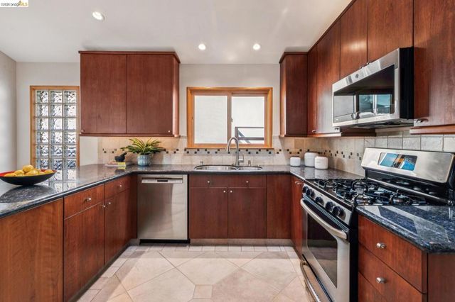 105 105 Arlington Ave, Kensington, CA 94707