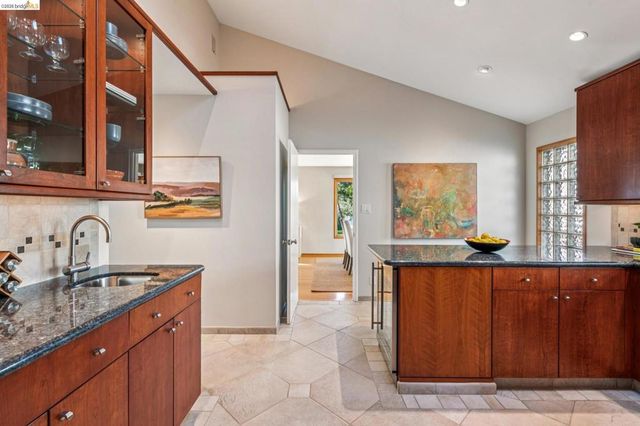 105 105 Arlington Ave, Kensington, CA 94707