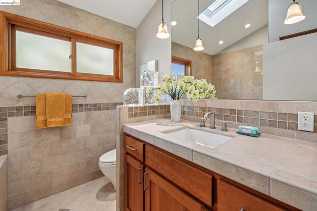 105 105 Arlington Ave, Kensington, CA 94707