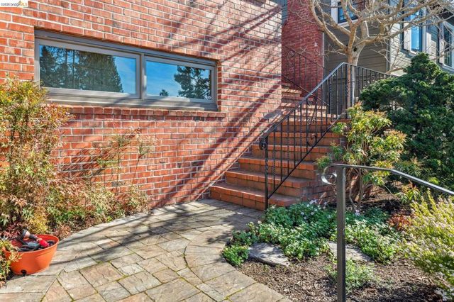 105 105 Arlington Ave, Kensington, CA 94707