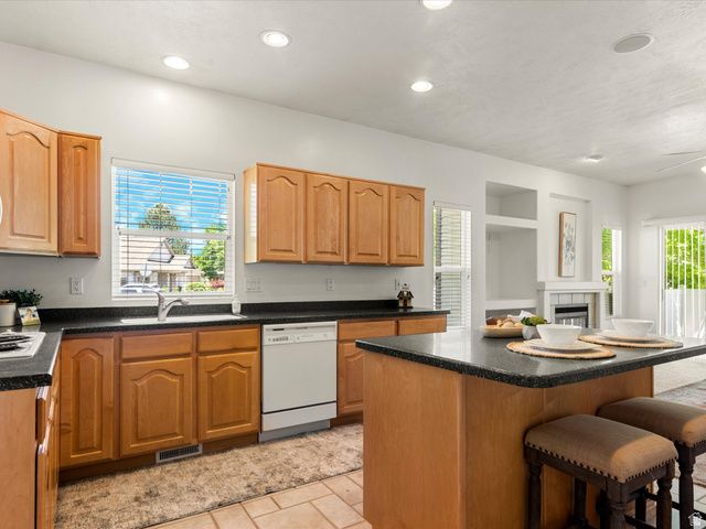 4602 S HATHAWAY DR, Roy, UT 84067