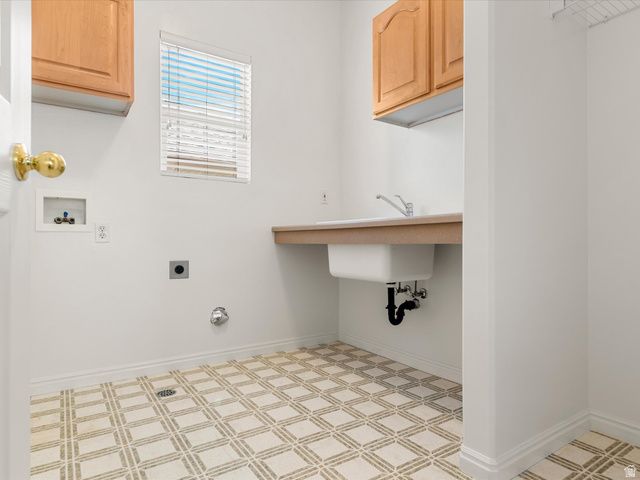 4602 S HATHAWAY DR, Roy, UT 84067