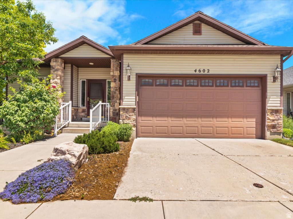 4602 S HATHAWAY DR, Roy, UT 84067
