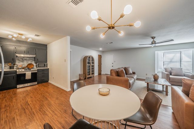 302 W Hale Avenue, Decatur, TX 76234