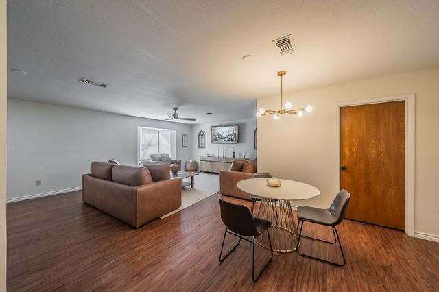 302 W Hale Avenue, Decatur, TX 76234