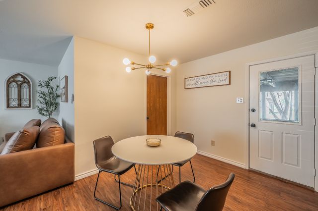 302 W Hale Avenue, Decatur, TX 76234