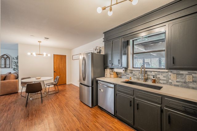 302 W Hale Avenue, Decatur, TX 76234