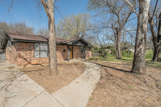 302 W Hale Avenue, Decatur, TX 76234