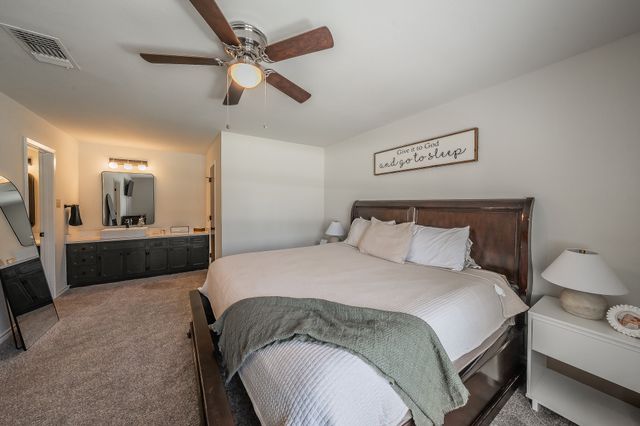 302 W Hale Avenue, Decatur, TX 76234