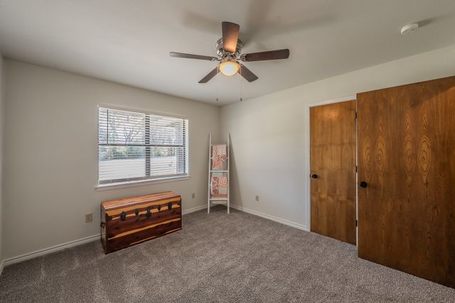 302 W Hale Avenue, Decatur, TX 76234