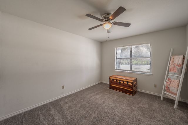 302 W Hale Avenue, Decatur, TX 76234