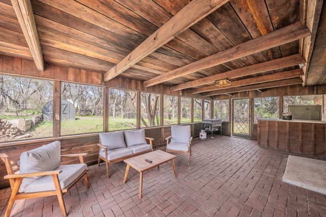 302 W Hale Avenue, Decatur, TX 76234