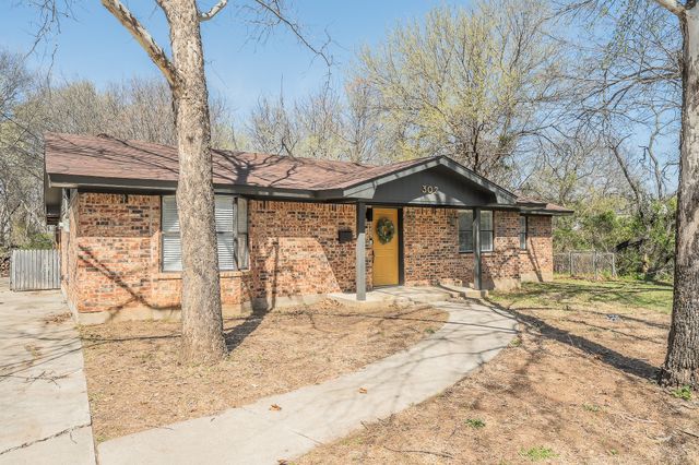 302 W Hale Avenue, Decatur, TX 76234