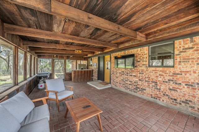 302 W Hale Avenue, Decatur, TX 76234