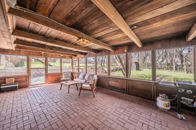 302 W Hale Avenue, Decatur, TX 76234