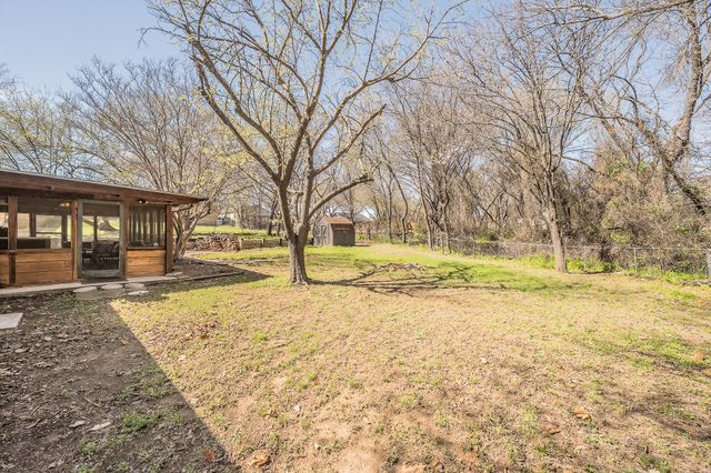 302 W Hale Avenue, Decatur, TX 76234