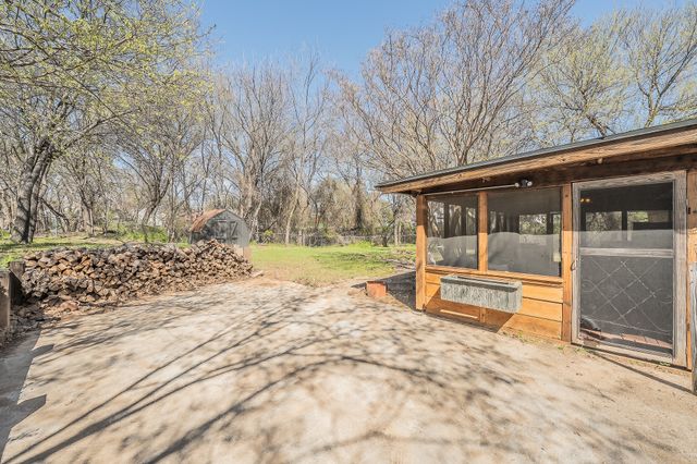 302 W Hale Avenue, Decatur, TX 76234