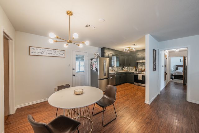 302 W Hale Avenue, Decatur, TX 76234