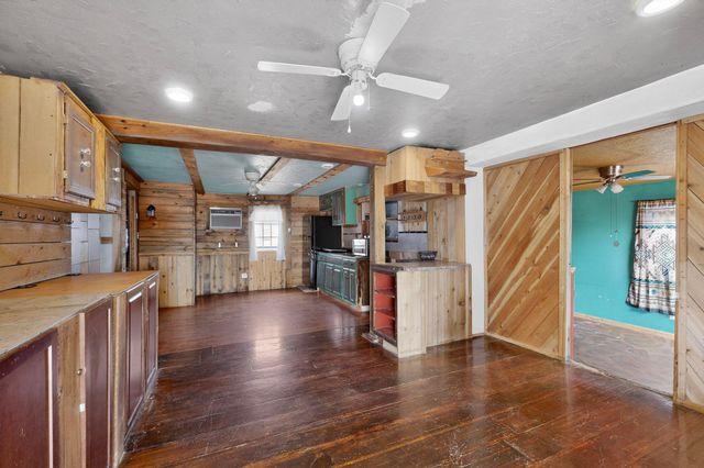 27 El Cid Loop, Los Lunas, NM 87031