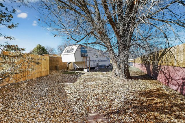 27 El Cid Loop, Los Lunas, NM 87031