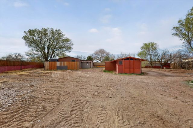 27 El Cid Loop, Los Lunas, NM 87031