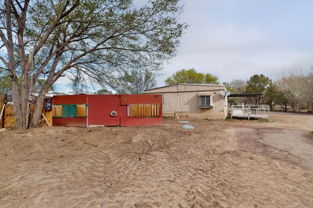 27 El Cid Loop, Los Lunas, NM 87031