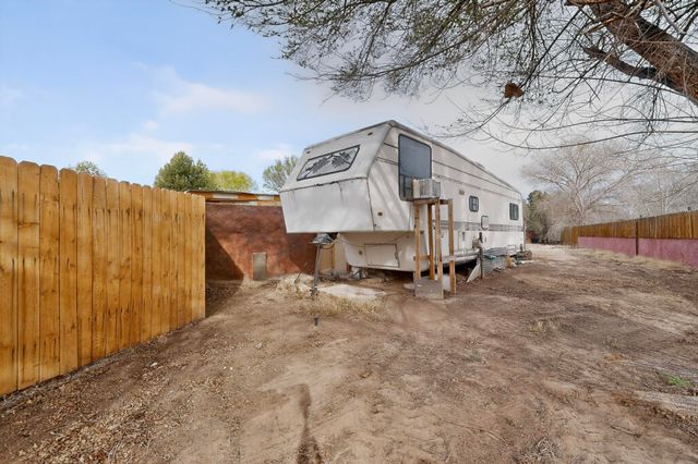 27 El Cid Loop, Los Lunas, NM 87031