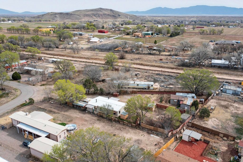 Image 38 of property listing at 27 El Cid Loop, Los Lunas, NM 87031