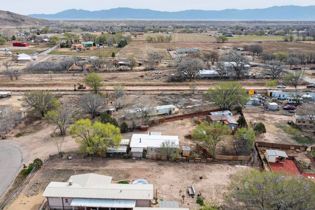 Image 39 of property listing at 27 El Cid Loop, Los Lunas, NM 87031