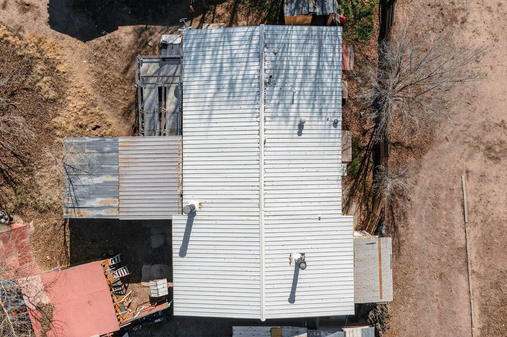 Image 4 of property listing at 27 El Cid Loop, Los Lunas, NM 87031