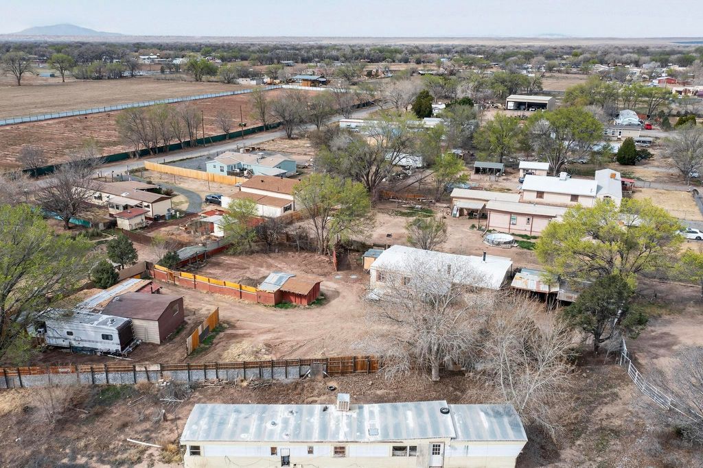 Image 42 of property listing at 27 El Cid Loop, Los Lunas, NM 87031