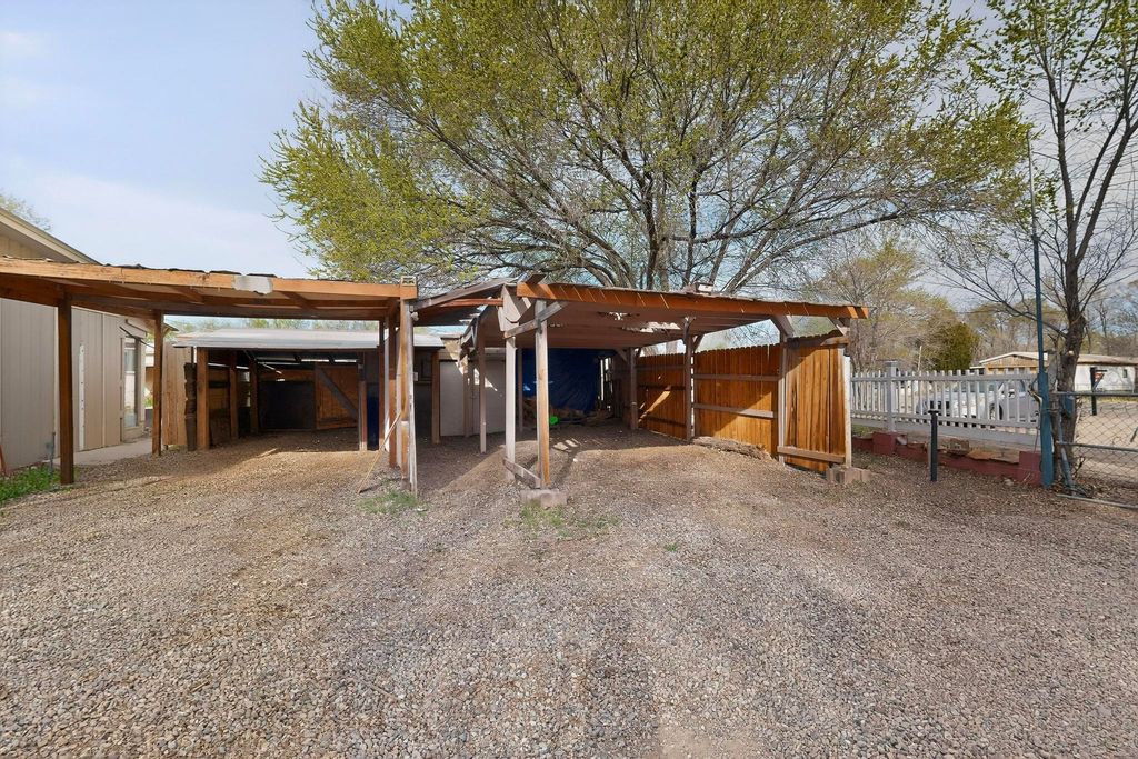 Image 46 of property listing at 27 El Cid Loop, Los Lunas, NM 87031