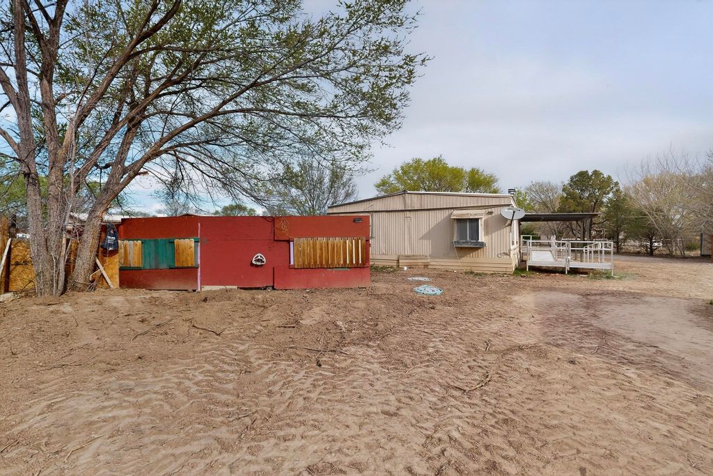 Image 49 of property listing at 27 El Cid Loop, Los Lunas, NM 87031