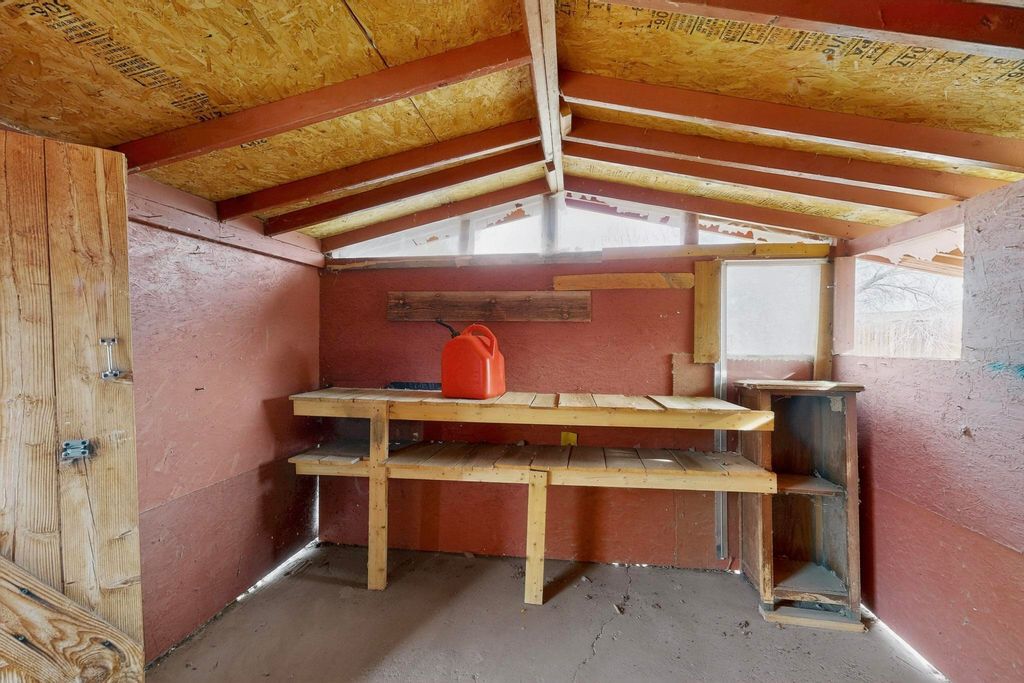 Image 73 of property listing at 27 El Cid Loop, Los Lunas, NM 87031