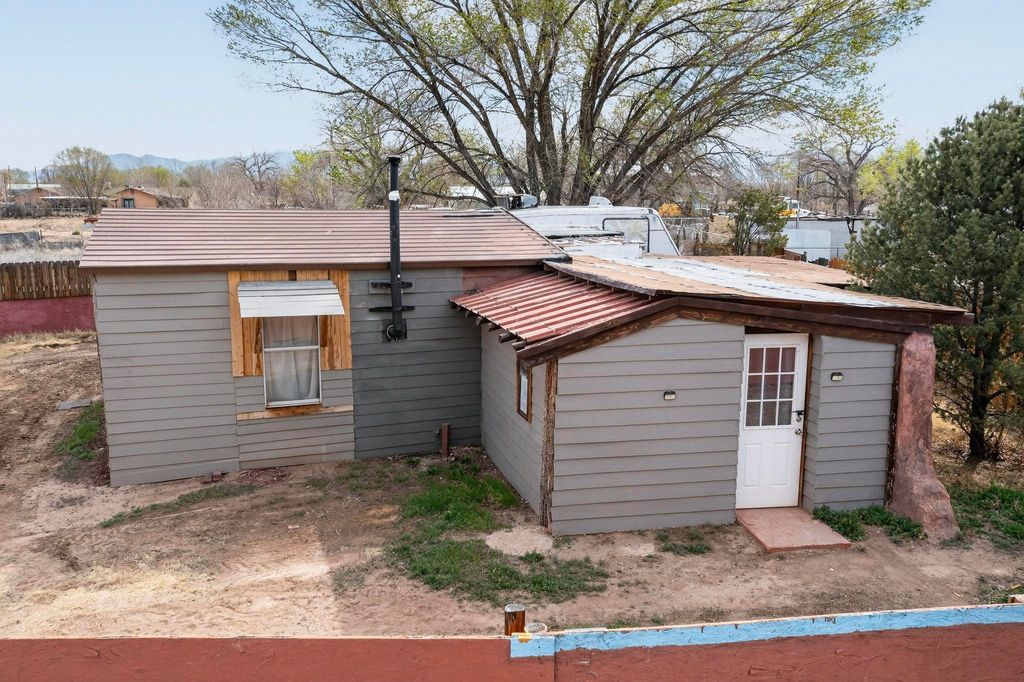 Image 76 of property listing at 27 El Cid Loop, Los Lunas, NM 87031