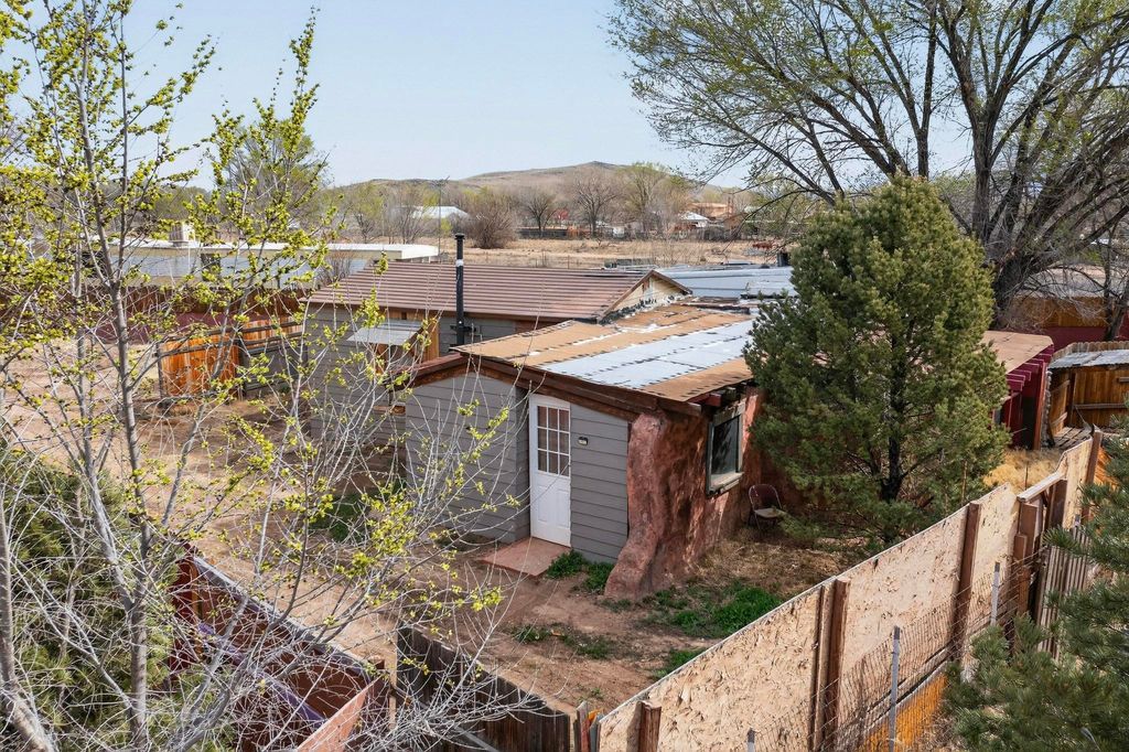 Image 77 of property listing at 27 El Cid Loop, Los Lunas, NM 87031