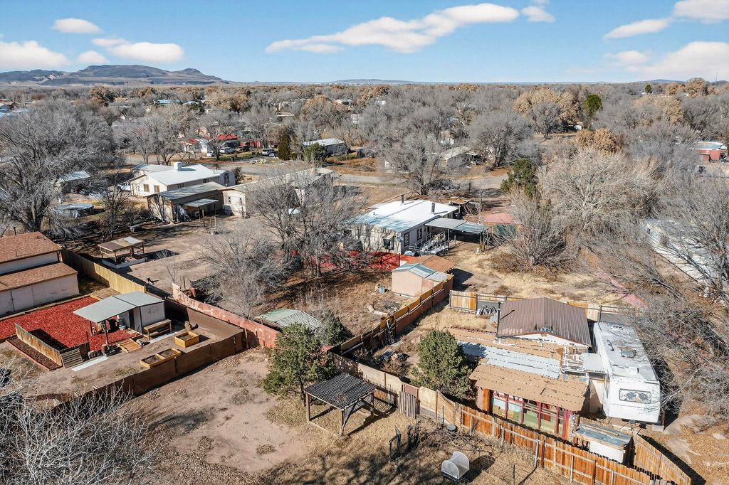 Image 8 of property listing at 27 El Cid Loop, Los Lunas, NM 87031